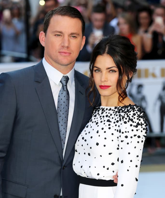 Si-a pozat sotia goala pusca