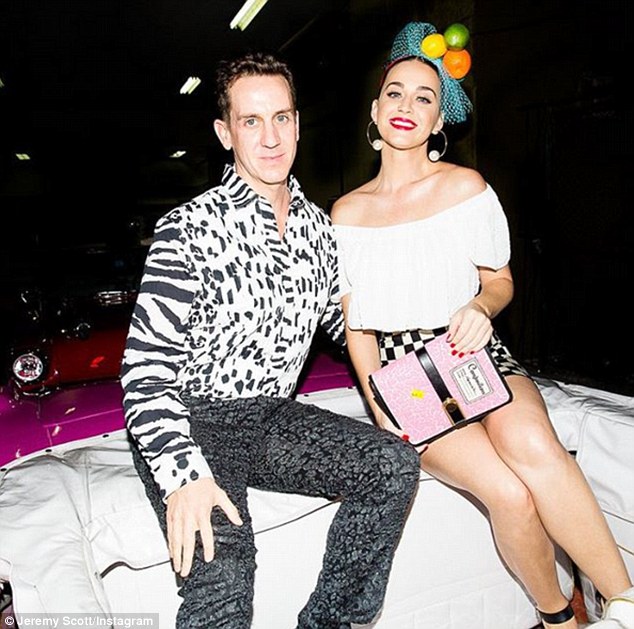 2DAE51B100000578-3285532-image-a-8_1445556669115