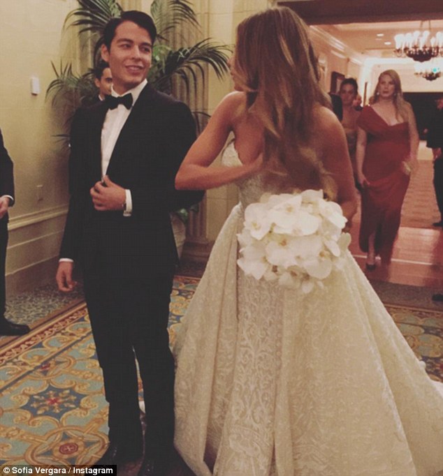 2EB5DB1700000578-3329830-Here_comes_the_bride_Sofia_Vergara_pictured_here_with_her_son_ha-m-4_1448243158101